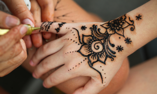 Mehndi artist Henna by Tashfiya, Belagavi